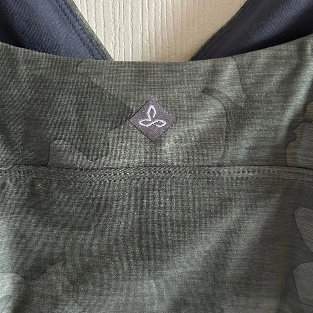 PrAna Layna Sage Camoflauge Adjustable Straps‎ Sports Bra Size Small